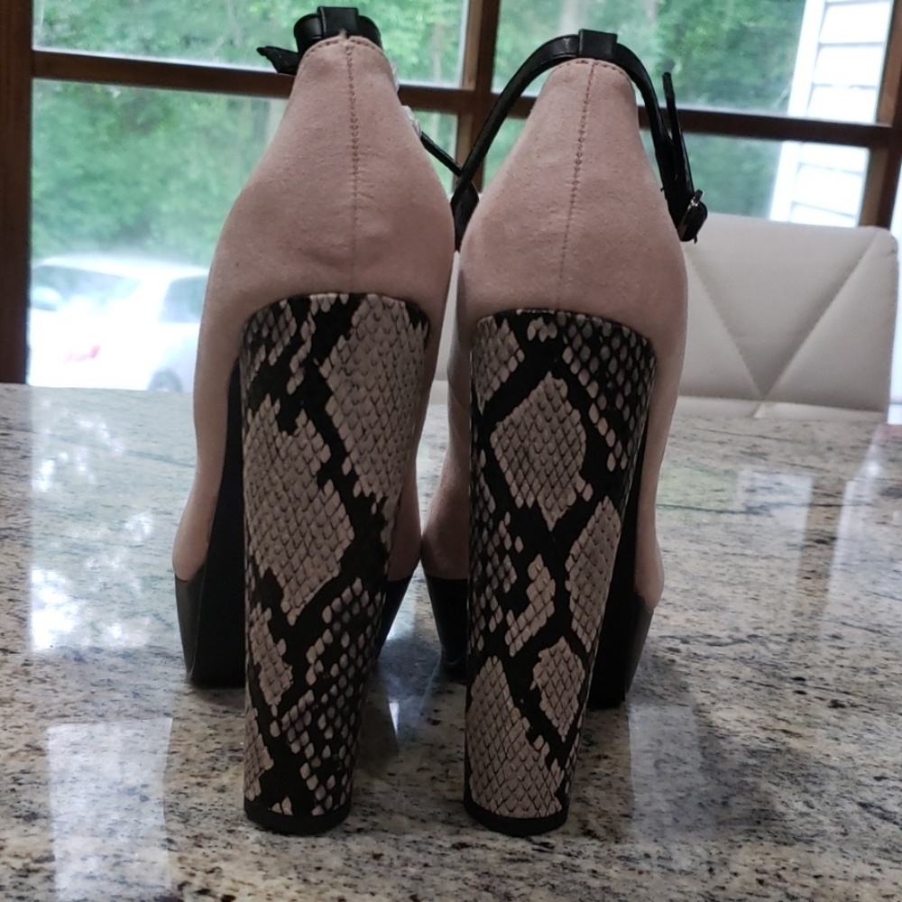 Nude/crocodile heels shoes